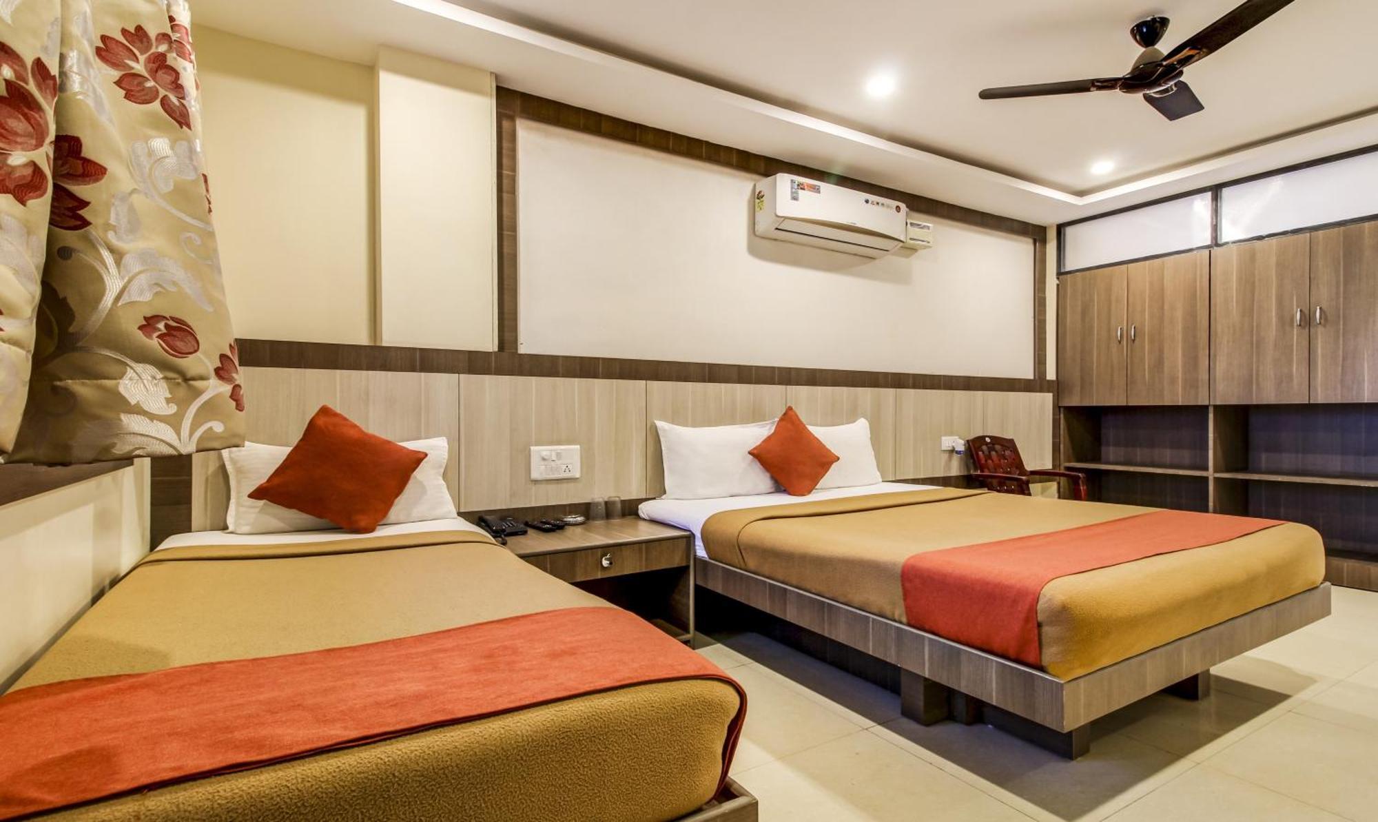 Hotel Neem Tree Hyderabad Airport 샴샤바드 외부 사진