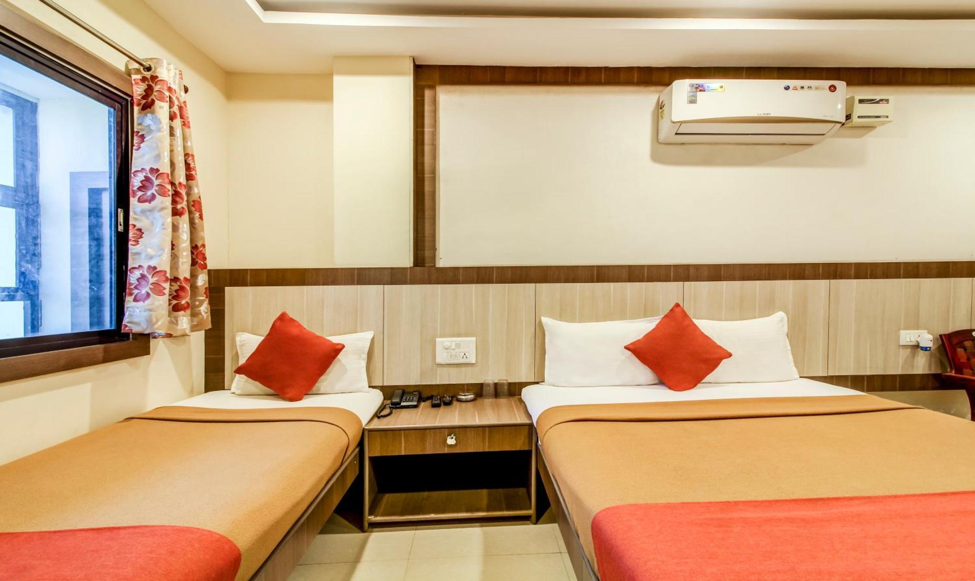 Hotel Neem Tree Hyderabad Airport 샴샤바드 외부 사진