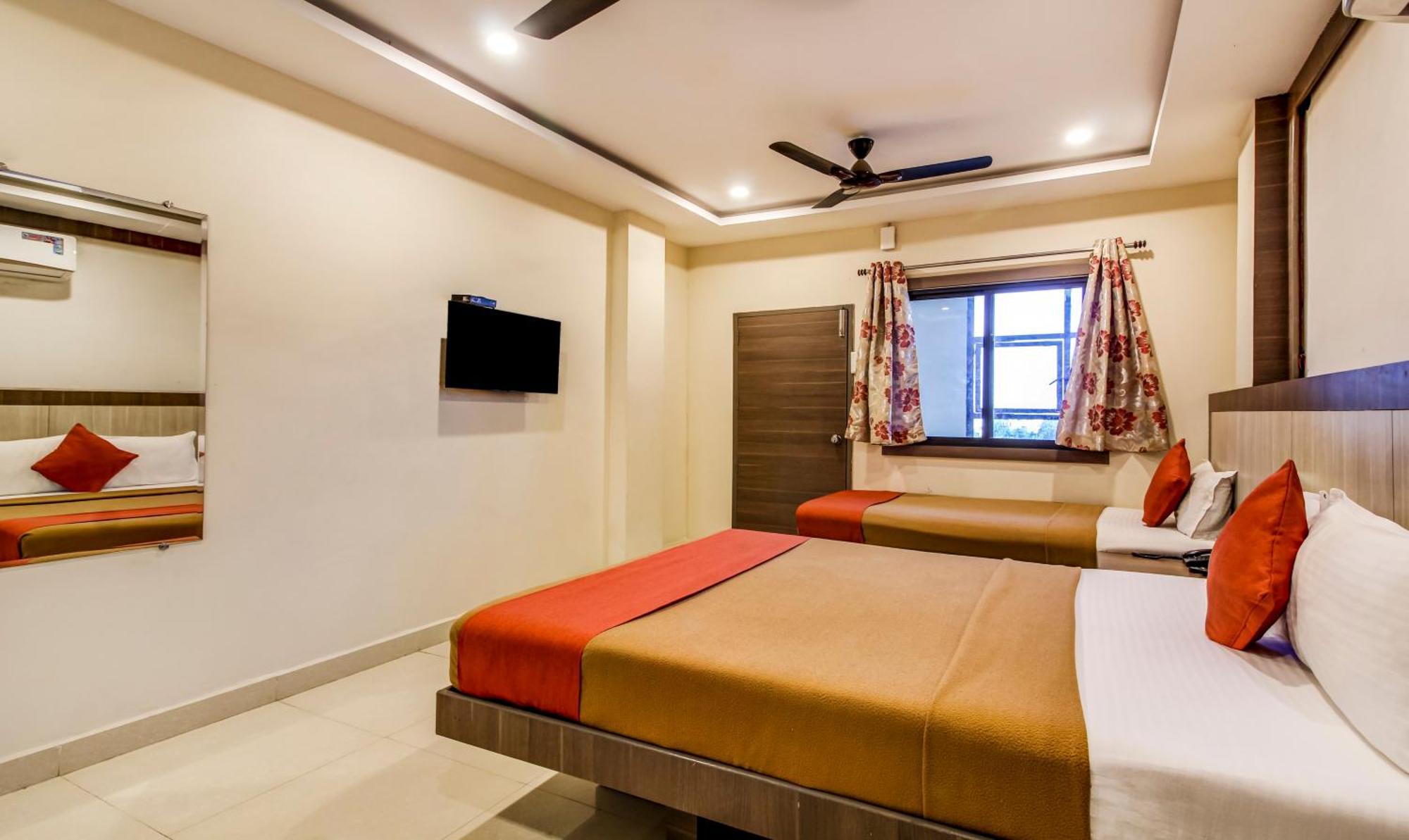 Hotel Neem Tree Hyderabad Airport 샴샤바드 외부 사진