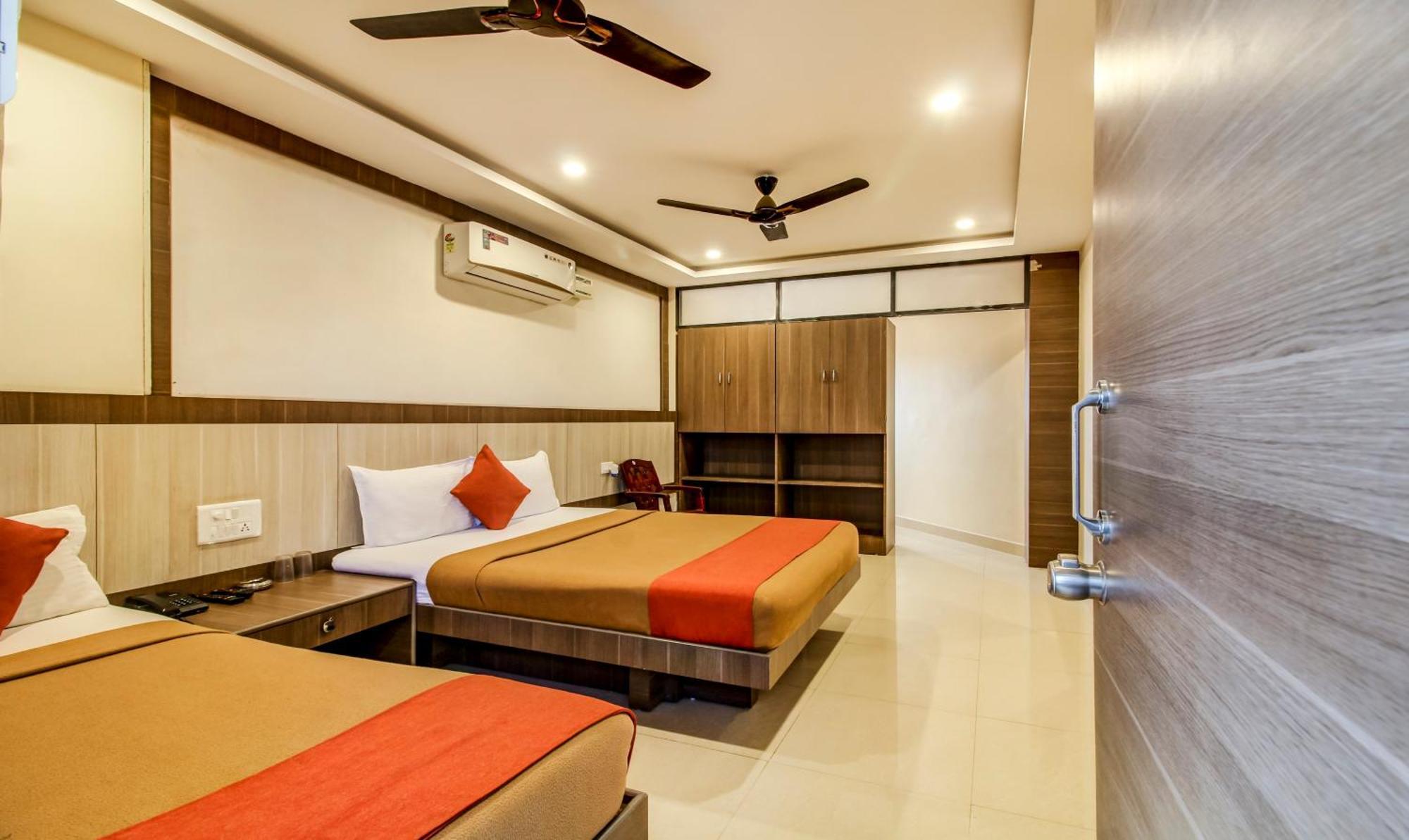 Hotel Neem Tree Hyderabad Airport 샴샤바드 외부 사진