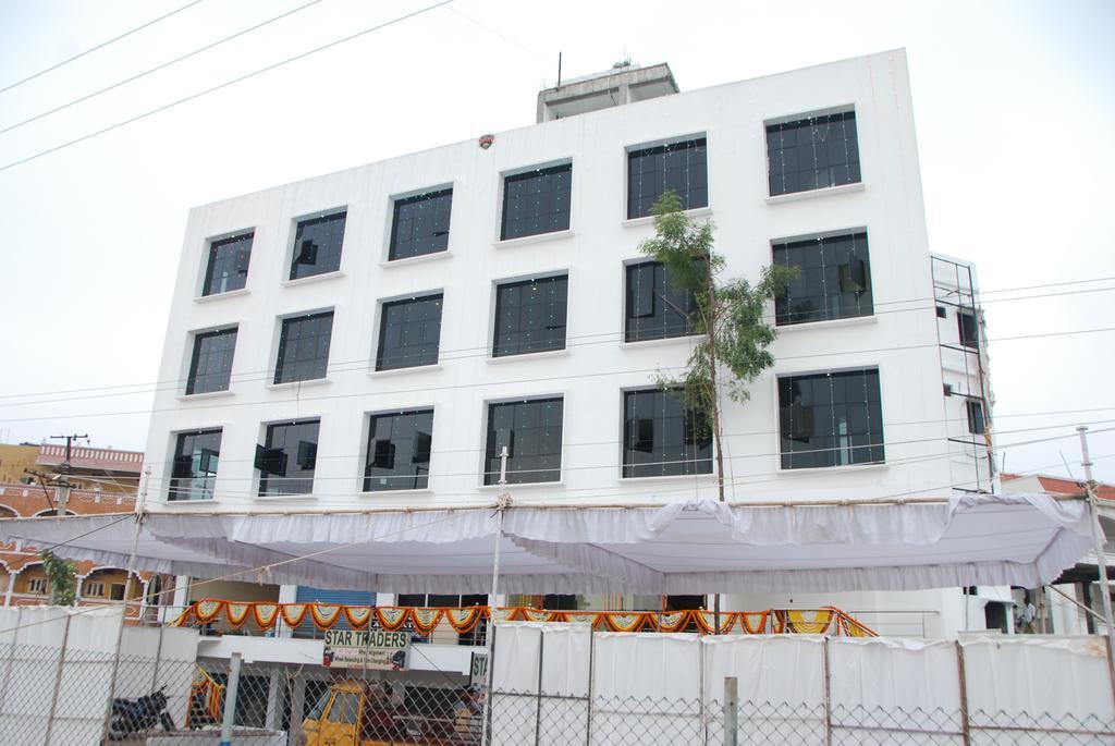 Hotel Neem Tree Hyderabad Airport 샴샤바드 외부 사진