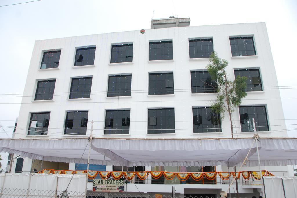 Hotel Neem Tree Hyderabad Airport 샴샤바드 외부 사진