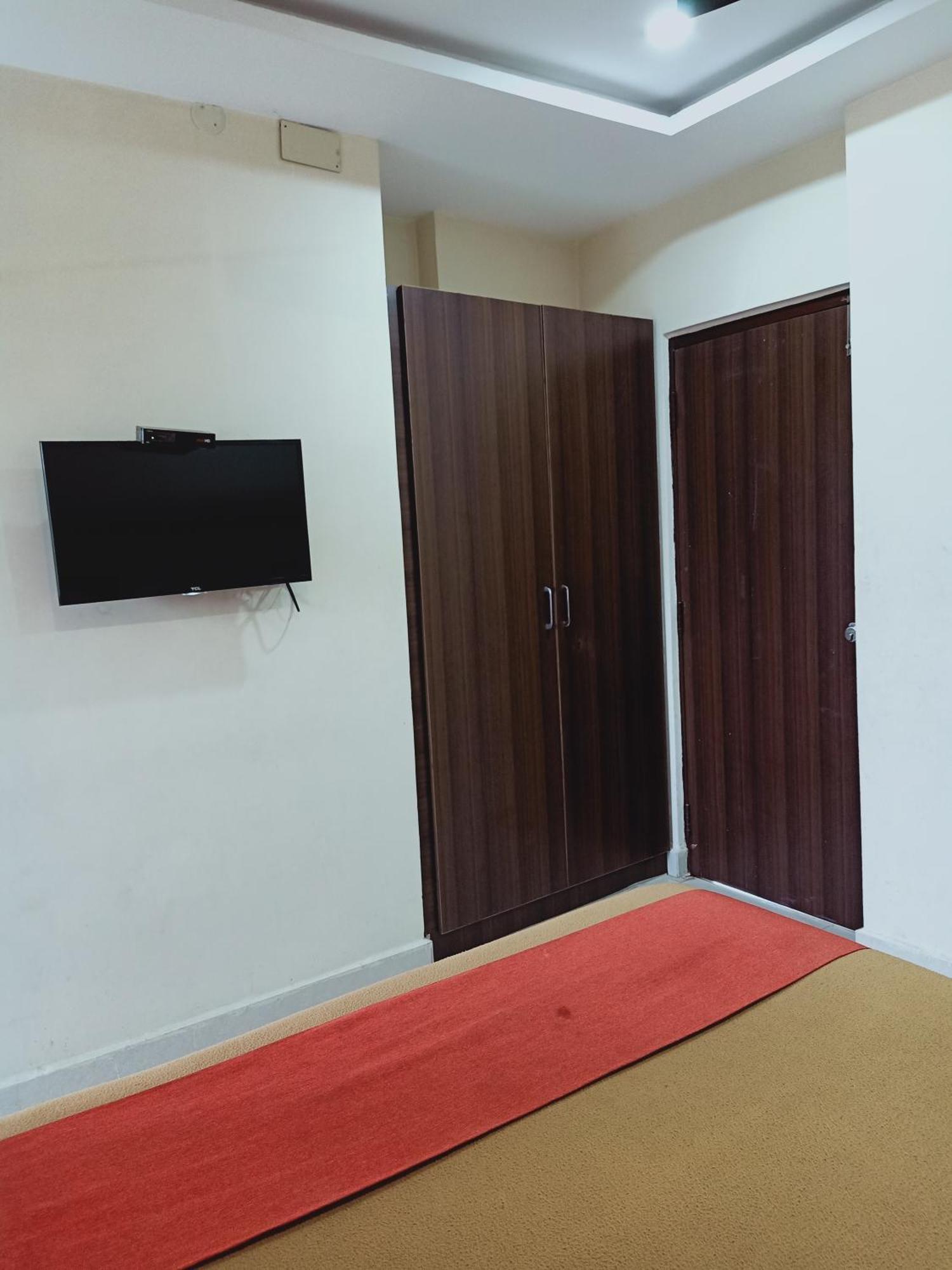 Hotel Neem Tree Hyderabad Airport 샴샤바드 외부 사진