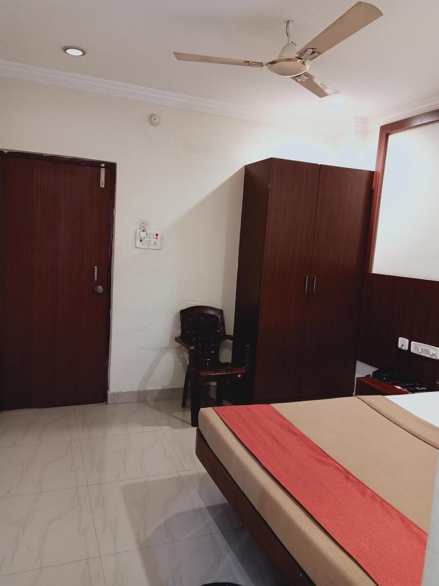 Hotel Neem Tree Hyderabad Airport 샴샤바드 외부 사진