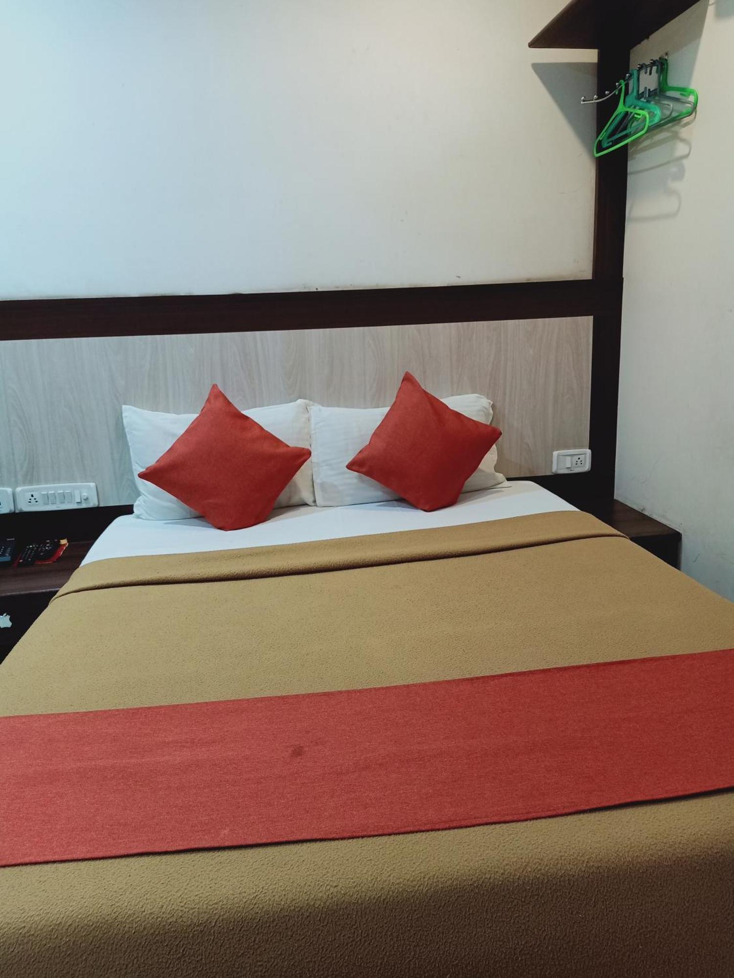 Hotel Neem Tree Hyderabad Airport 샴샤바드 외부 사진