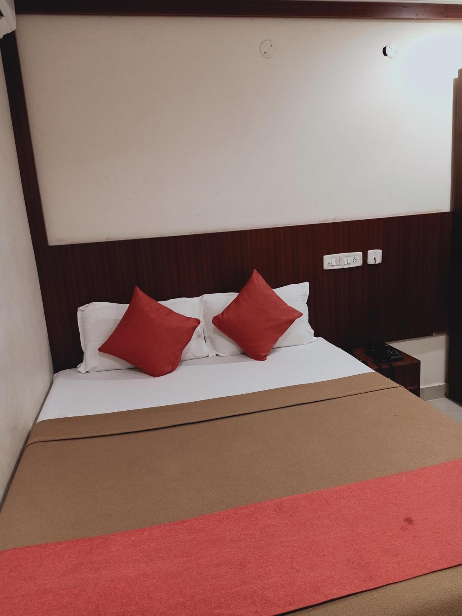 Hotel Neem Tree Hyderabad Airport 샴샤바드 외부 사진
