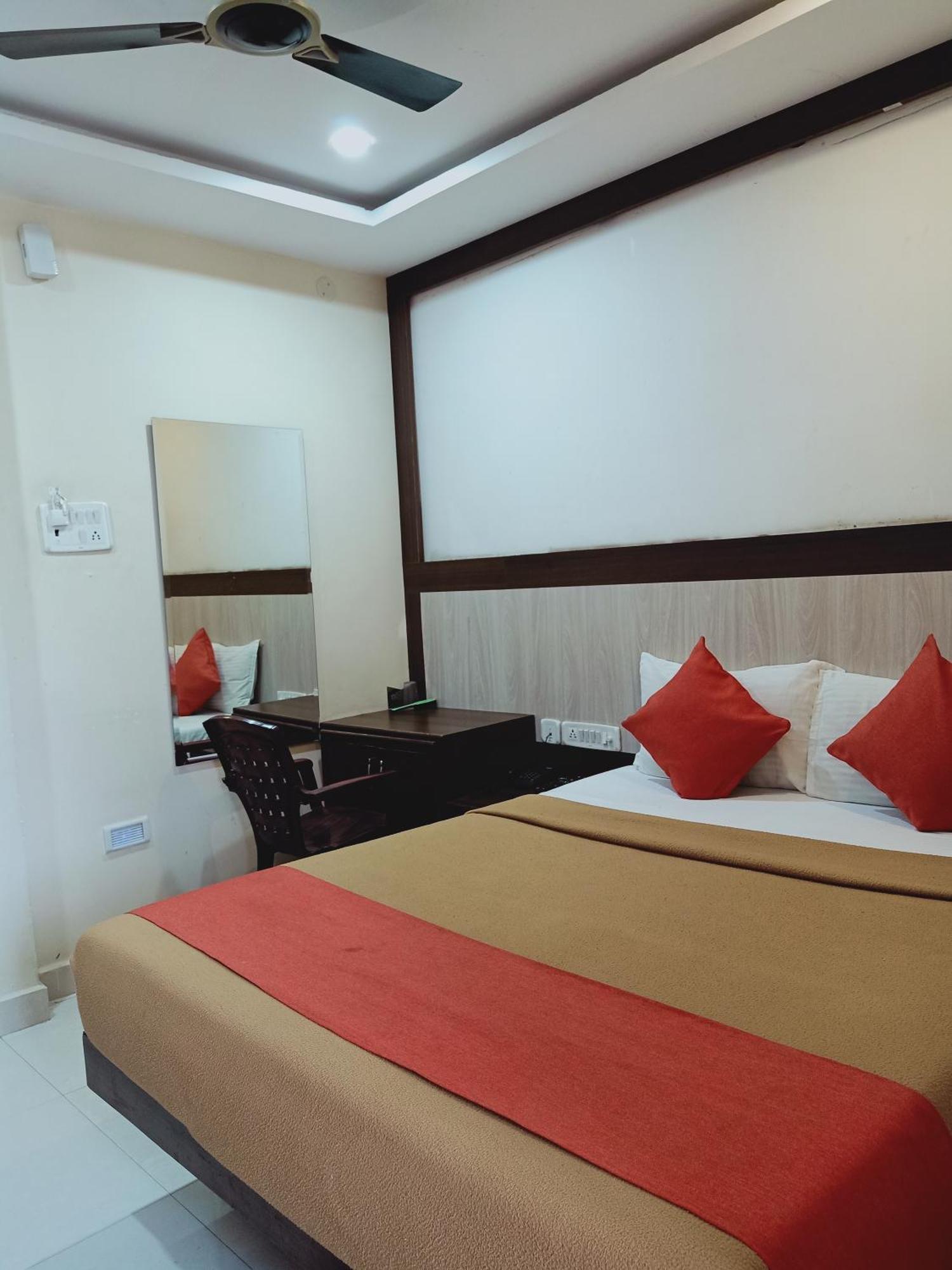 Hotel Neem Tree Hyderabad Airport 샴샤바드 외부 사진