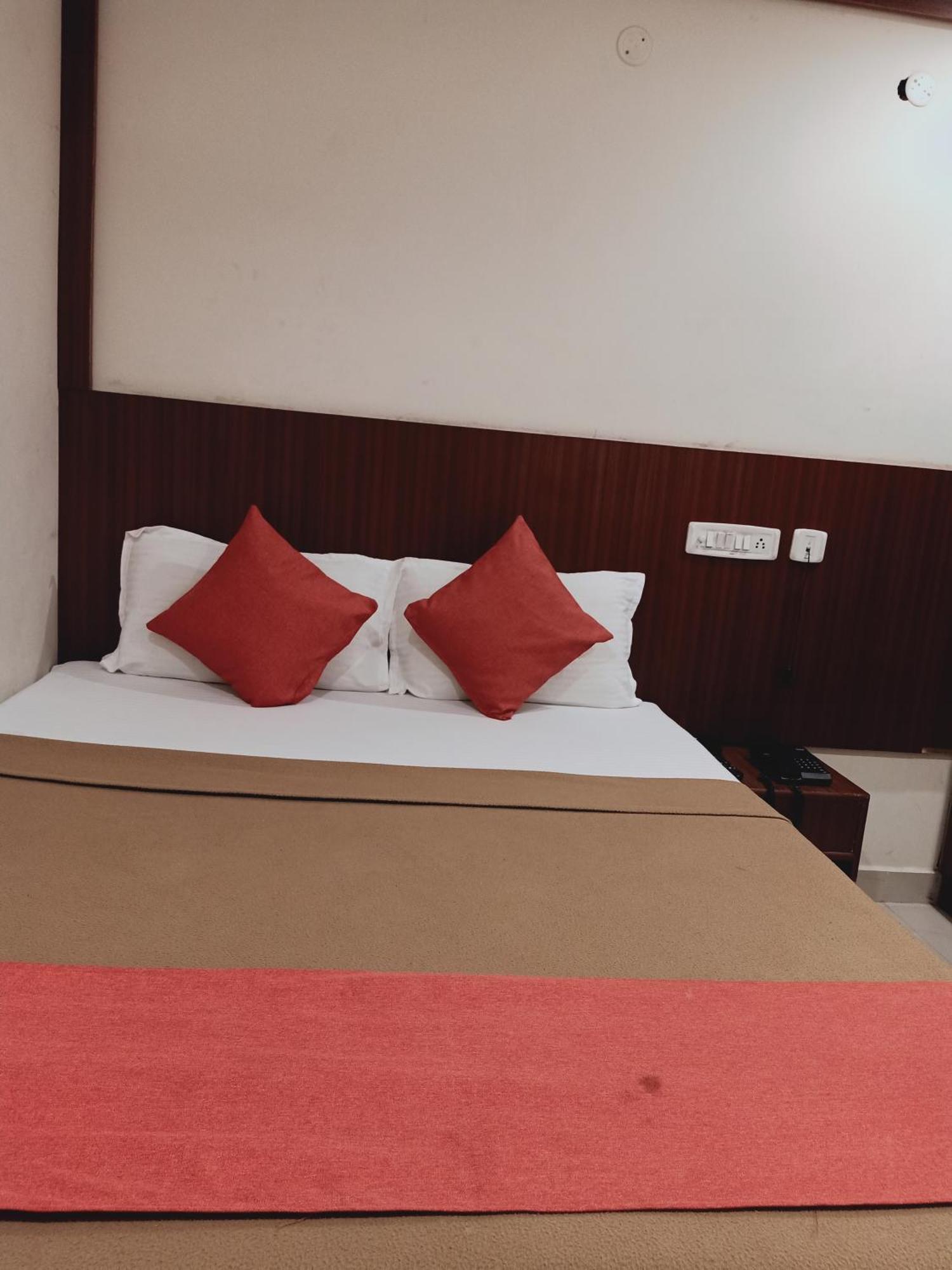 Hotel Neem Tree Hyderabad Airport 샴샤바드 외부 사진