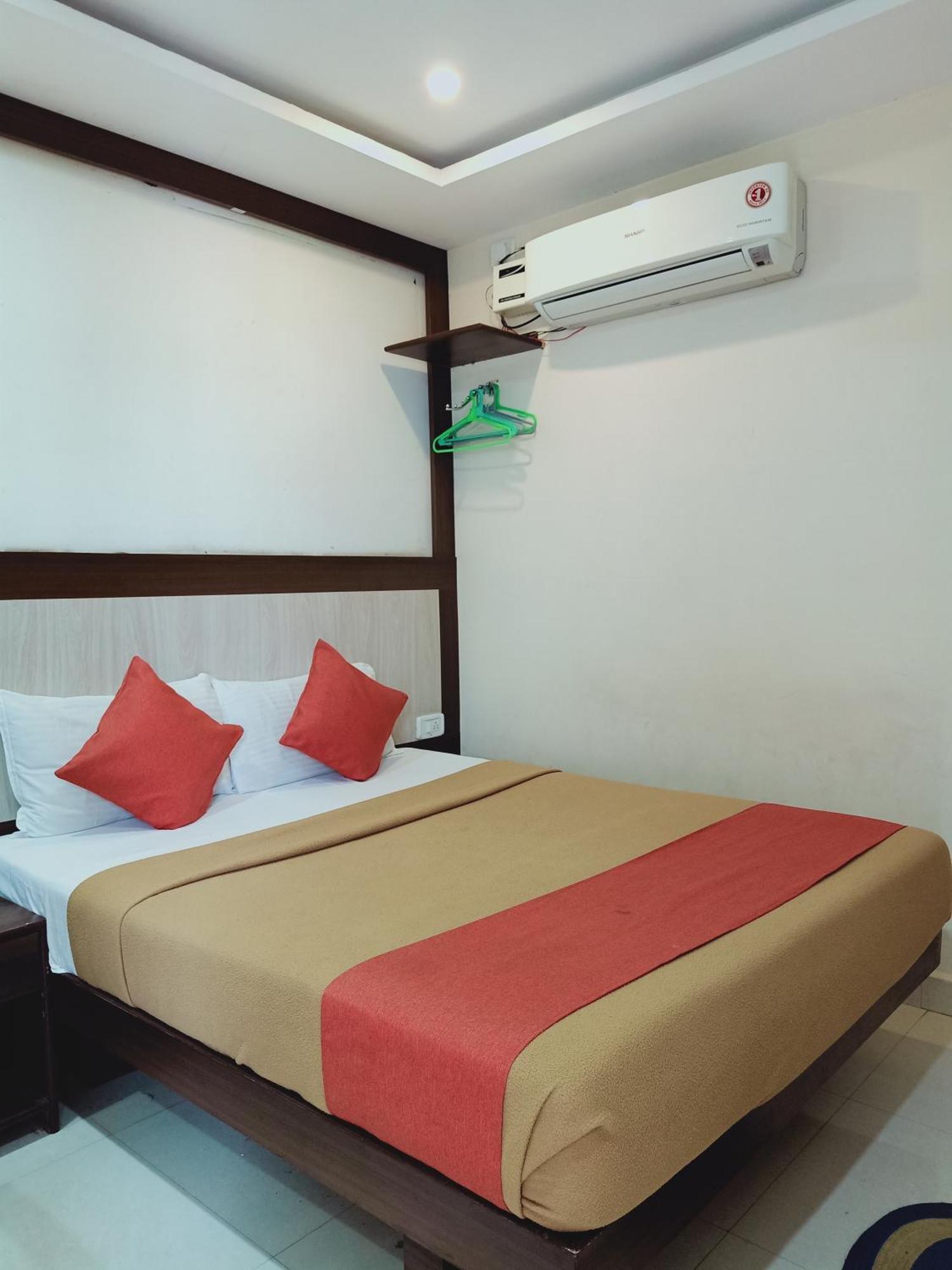 Hotel Neem Tree Hyderabad Airport 샴샤바드 외부 사진