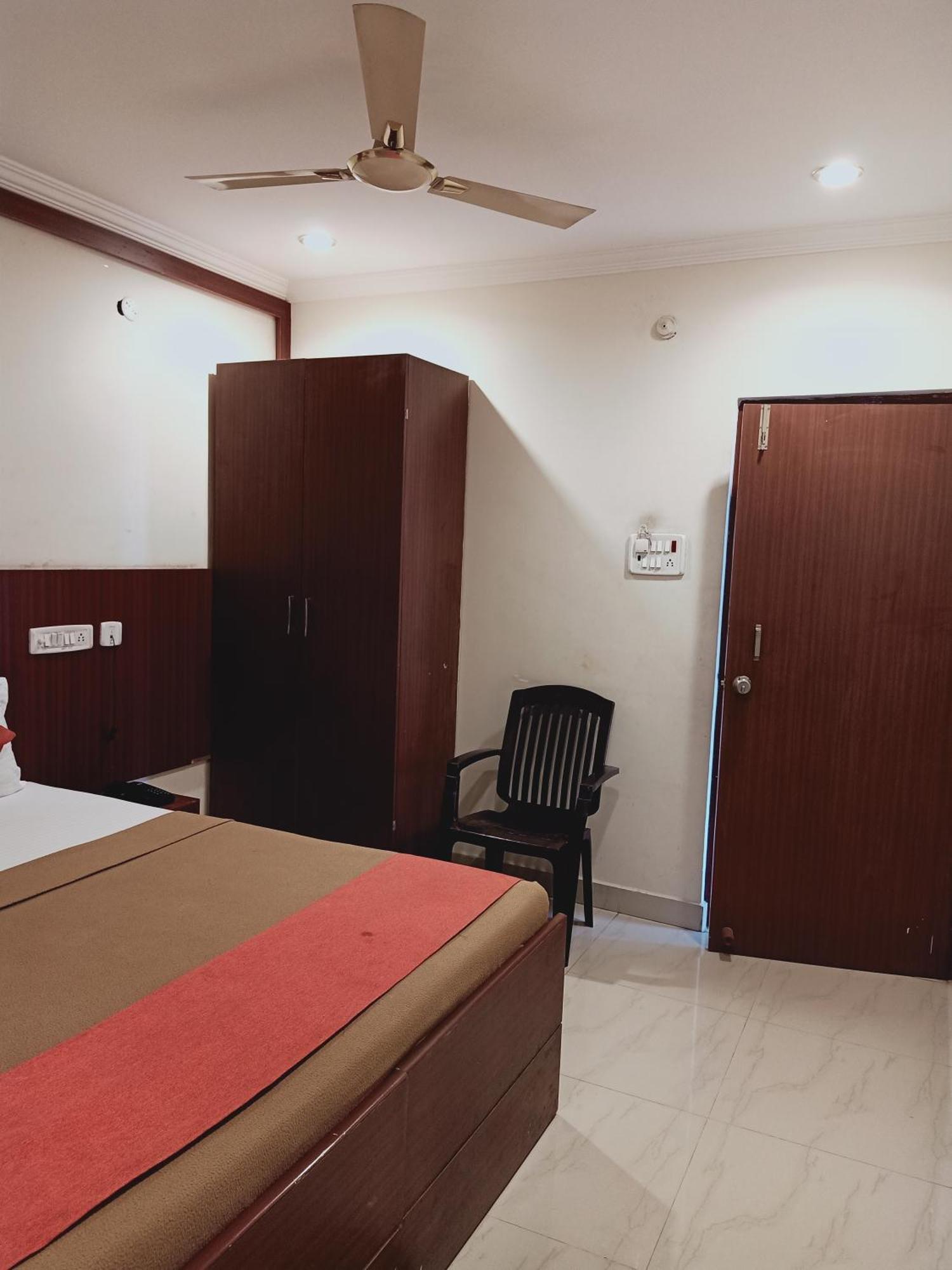 Hotel Neem Tree Hyderabad Airport 샴샤바드 외부 사진