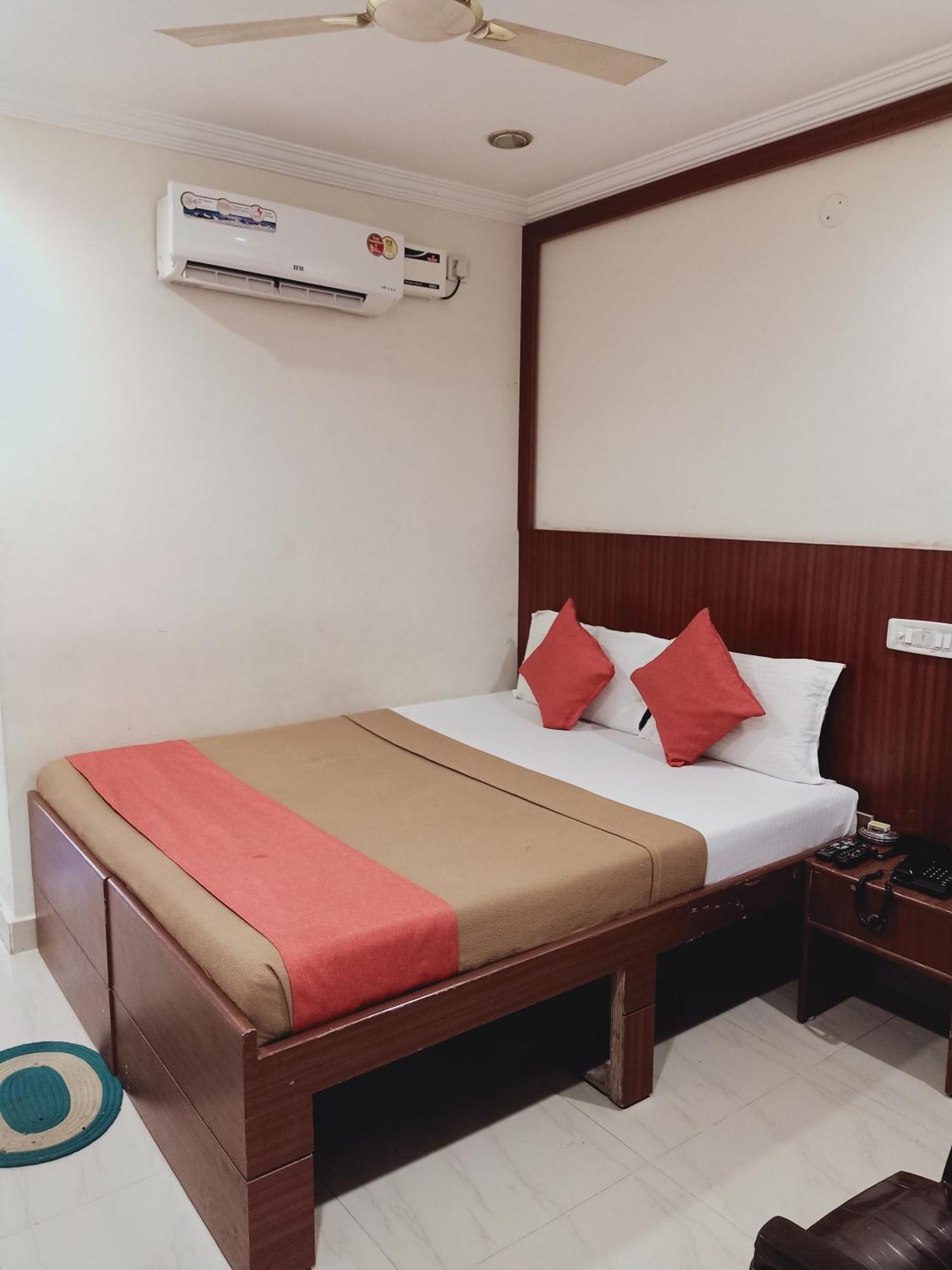 Hotel Neem Tree Hyderabad Airport 샴샤바드 외부 사진
