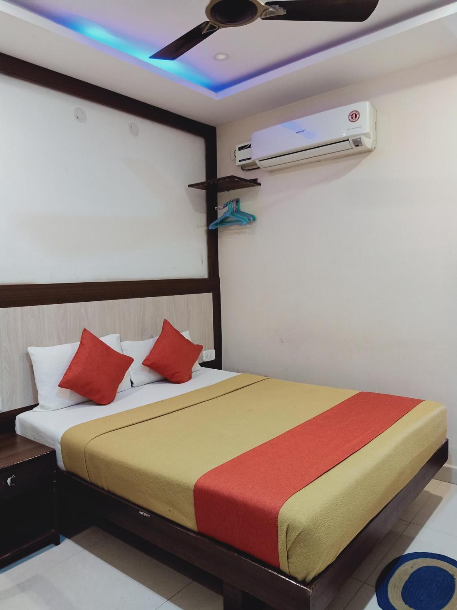 Hotel Neem Tree Hyderabad Airport 샴샤바드 외부 사진