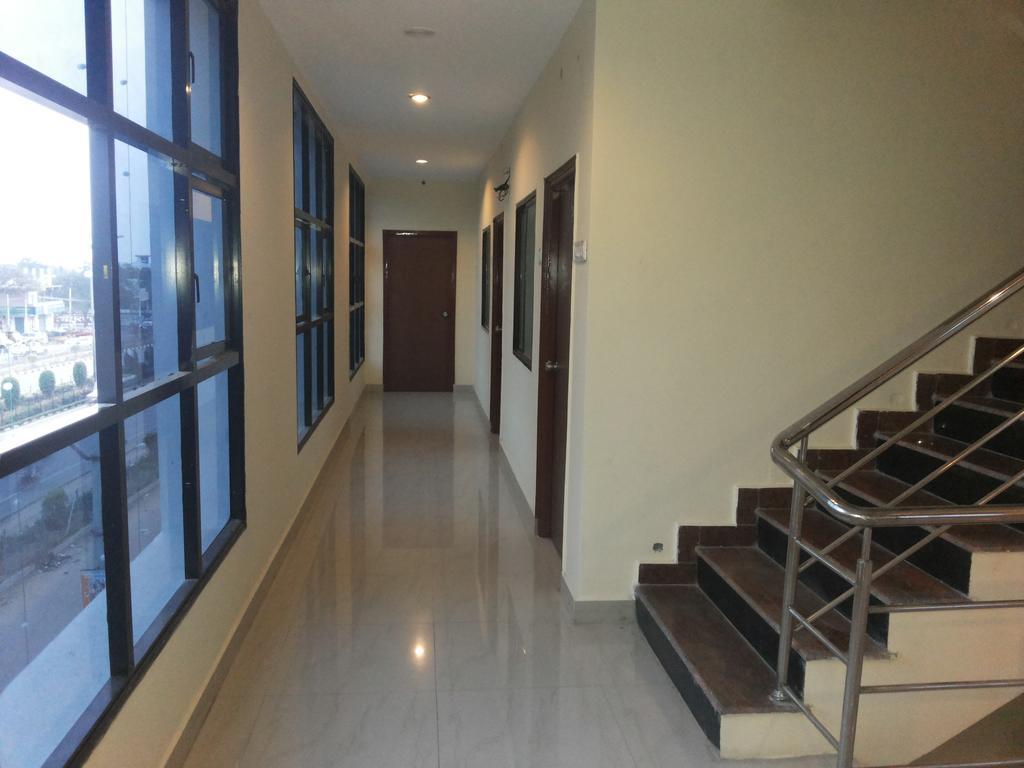 Hotel Neem Tree Hyderabad Airport 샴샤바드 외부 사진